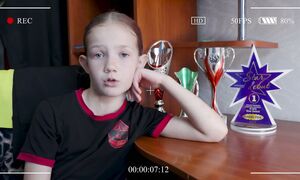 «Поедет-не поедет» - 8 серия юмористического сериала о гимнастках «Венецианский переполох!».