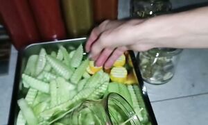 Огурцы «по-китайски» Пальчики оближешь + Самая быстрая томатная паста + 3 цвета сока