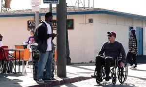 EDWARD BIL: ПРАНК   ВОРУЮ ТЕЛЕФОН В ГЕТТО / ЧУТЬ НЕ ЗАДУШИЛИ / РЕАКЦИЯ людей в АМЕРИКЕ