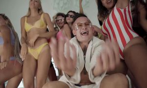 ШАРЛОТ & MORGENSHTERN - Малышка (клип, 2020)