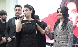 Nilufar Usmonova - Musofir ayol nomli qo shiqlar taqdimoti