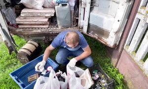 Находки со свалки или деньги из мусора, Витёк мусорщик