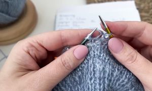 Базовый джемпер спицами на любой размер, расчеты, анатомический росток. Подробный мастер класс