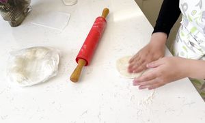 Кутабы с джусаем. Лепешки с зеленью. Кутабы с зеленью. Kutaby.