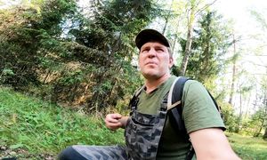 Почему? ОНИ НИКОМУ НЕ НУЖНЫ!!! Я не буду их драть! А вот ЕЁ я ДЁРНУЛ!