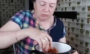 Красим яйца. Андрей Лунёв