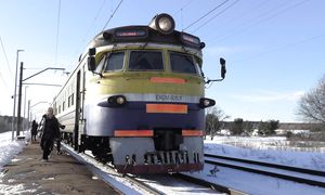 Электропоезд ЭР2M-605 на о.п. Доле / ER2M-605 EMU at Dole stop