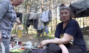 Все люди леса отмечают 1 мая. Пьяная разборка. Романтика. Мусорщик.