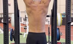 Это простое упражнение спасет вашу осанку