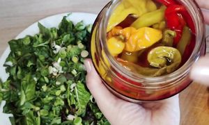 Салат из первой зелени в марте