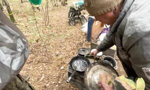 Лена готовит обед. Люди леса. Мусорщик.