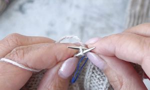 Самые теплые двойные следки спицами. Домашние носки/тапочки спицами. Обувь для дома. Вязание спицами