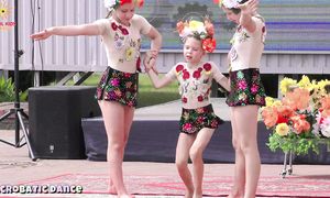 Акробатический танец «Где растут цветочки!».