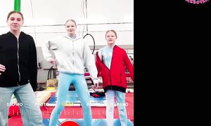 6 серия «Смартфонная эпидемия!» - юмористического сериала «Осторожно! Девочки с косичками!».