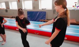 5 серия «День смеха!» - юмористического сериала «Весёлая неделя!».