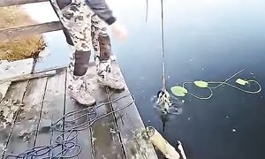 Жена заставила бросить меня магнит в это поганенькое озеро и не зря я кинул.