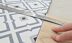 Ошибка при укладке плитки на пол. #ремонт #плитка #павелсидорик #ошибкавремонте