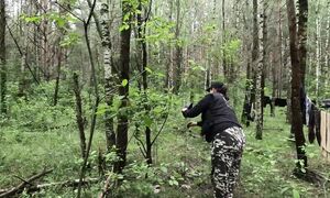 Лена готовит гигантский гриб в лесу, ЛЮДИ ЛЕСА. Жизнь в лесу. Мусорщик