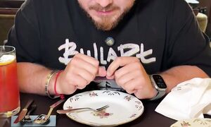 Тестим новый французский ресторан «Ле Шато» в Минске. Как правильно кушать улитки