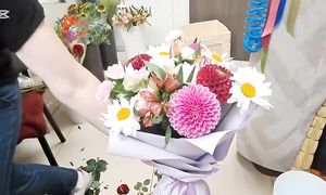 540. Купили цветы, прогулялись, а в воздухе чувствуется запах осени!  Минск. Беларусь.