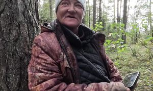 За 8 лет бомживание впервые увидит свой дом, Лена Чечня. Мусорщик.