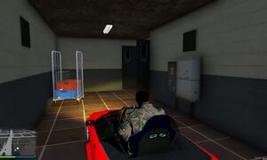 АХАХА! КӨЛІКТІ БАССЕЙНГЕ ЖАСЫРДЫМ!!! ЖАСЫР және ІЗДЕ!!! ГТА 5 қазақша