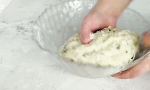 Qatiq,tuxum,un 15 minutda tayyor boʼladi.Йогурт, яйца и мука будут готовы через 15 минут.