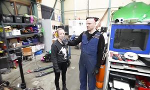 DDR ‘Super Glass’ vs Hydraulic Press