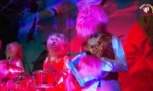 1–2 серия юмористического сериала о гимнастах «Хочу дружить с Амелией!».