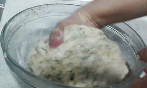 5 daqiqada qatiqdan ajoyib yegulik.Нежные лепёшки на кефире с сыром и зеленью