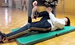 Как  помочь  ребенку   сделать  растяжку