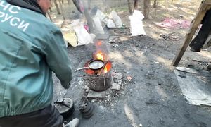 Как начинается  день бомжей Люди леса. Саша жарит блинчики. Мусорщик.